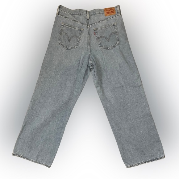 High Waist Straight Leg Levi’s Jeans - Picture 3 of 6